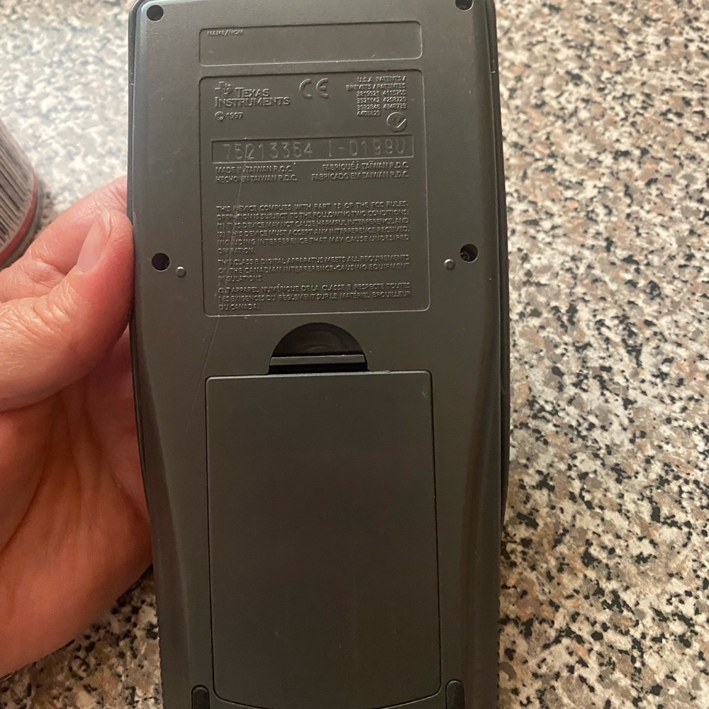 Texas Instruments TI-82 - Picture 2 of 3